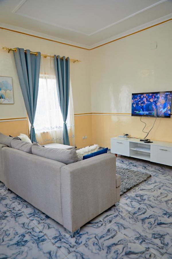 Residence Verone - Appartement Meublés Yaoundé Esterno foto