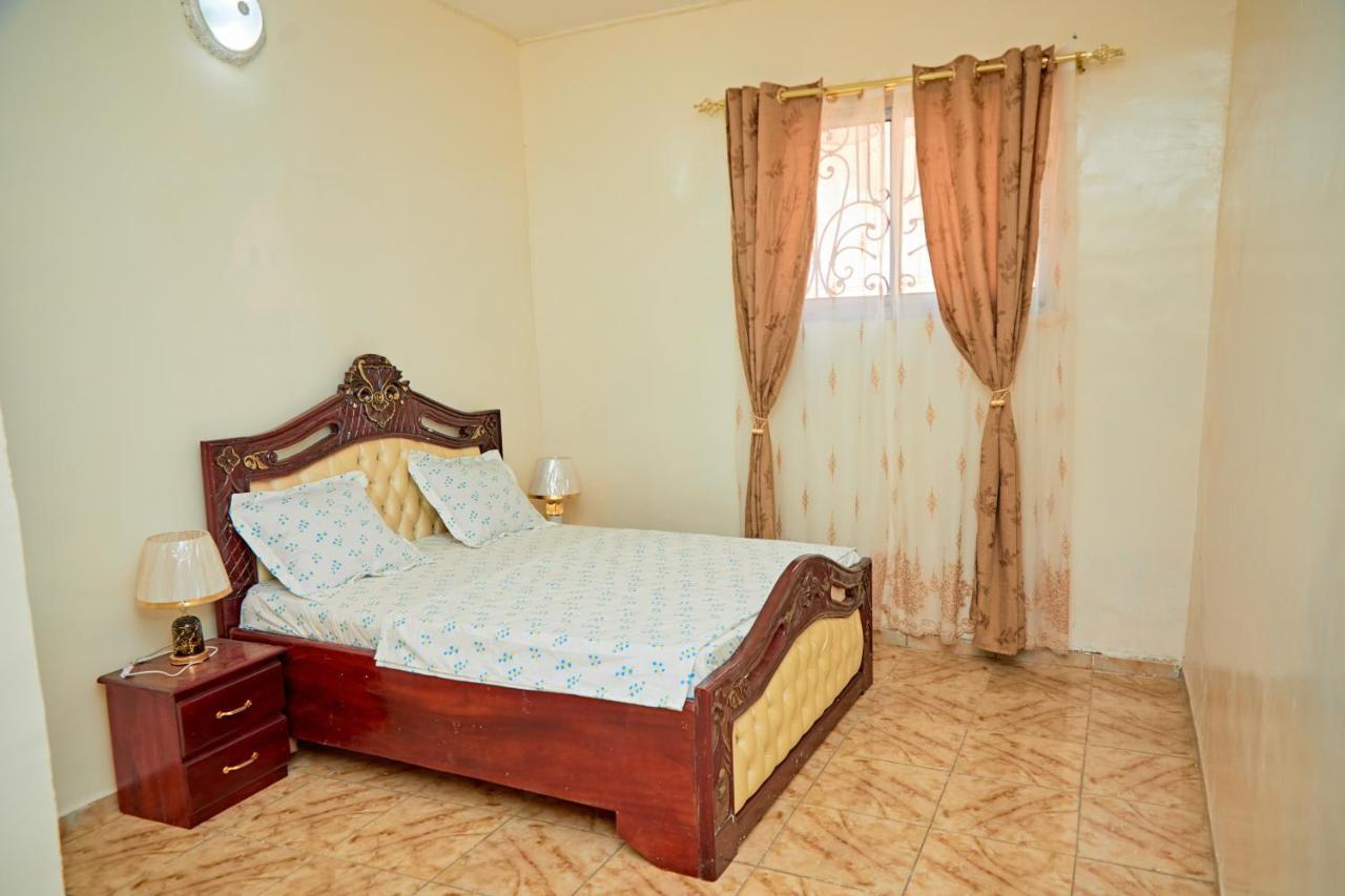 Residence Verone - Appartement Meublés Yaoundé Esterno foto