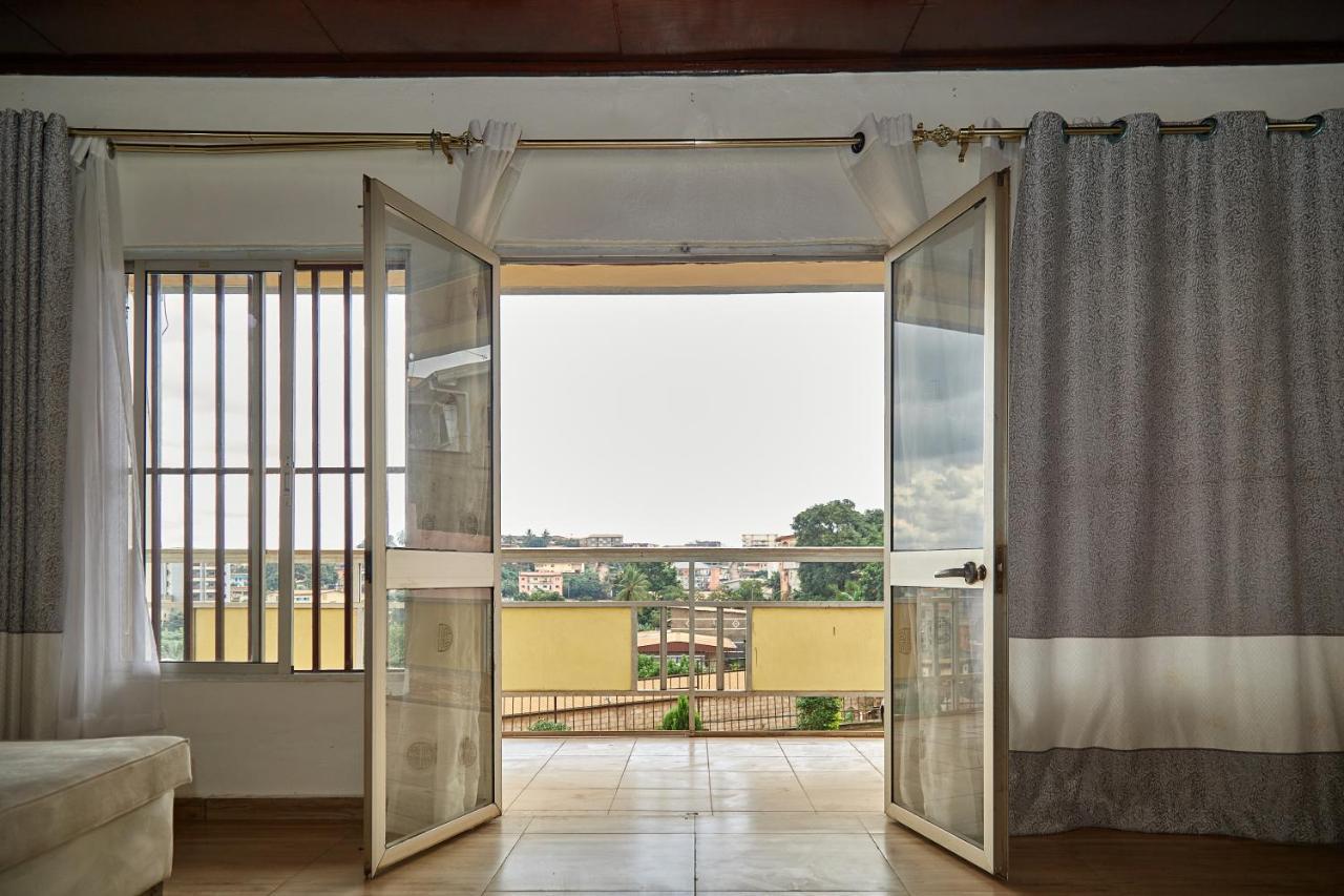 Residence Verone - Appartement Meublés Yaoundé Esterno foto
