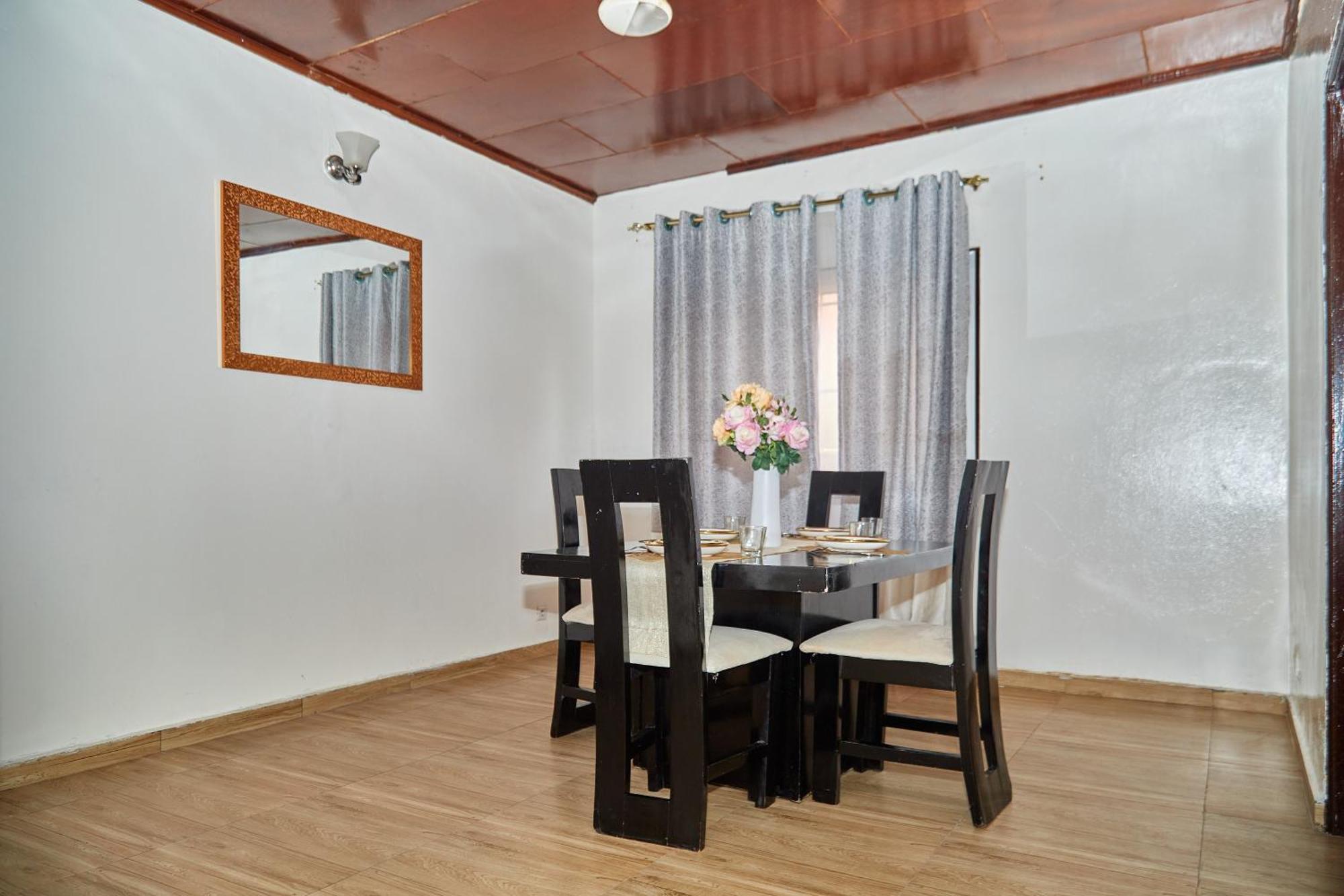 Residence Verone - Appartement Meublés Yaoundé Esterno foto