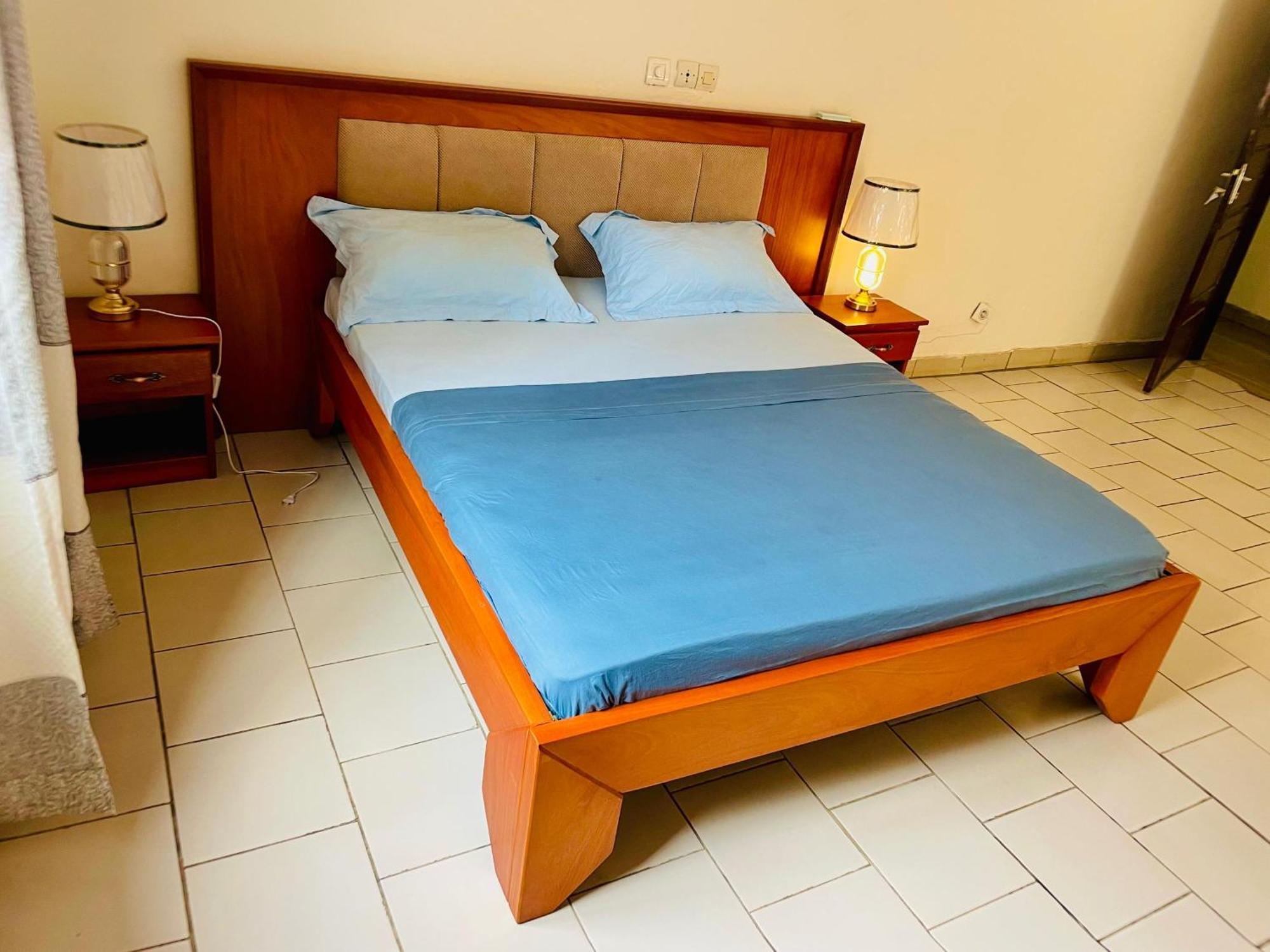 Residence Verone - Appartement Meublés Yaoundé Esterno foto