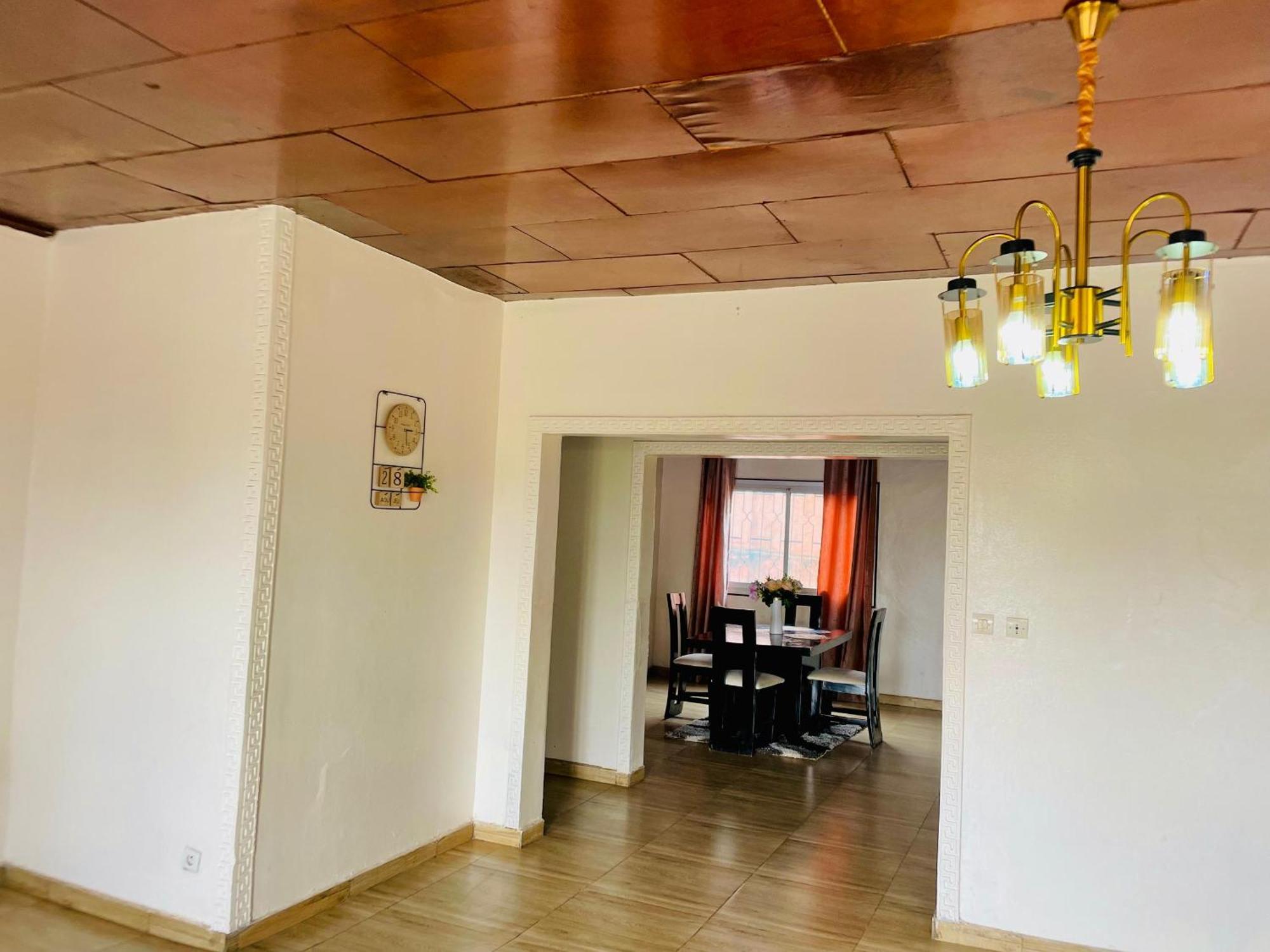 Residence Verone - Appartement Meublés Yaoundé Esterno foto