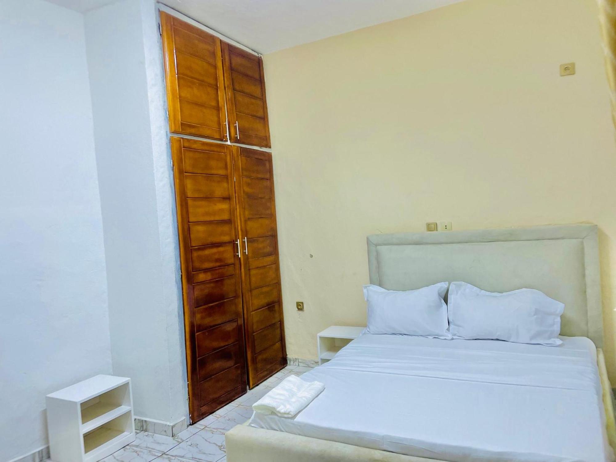 Residence Verone - Appartement Meublés Yaoundé Esterno foto