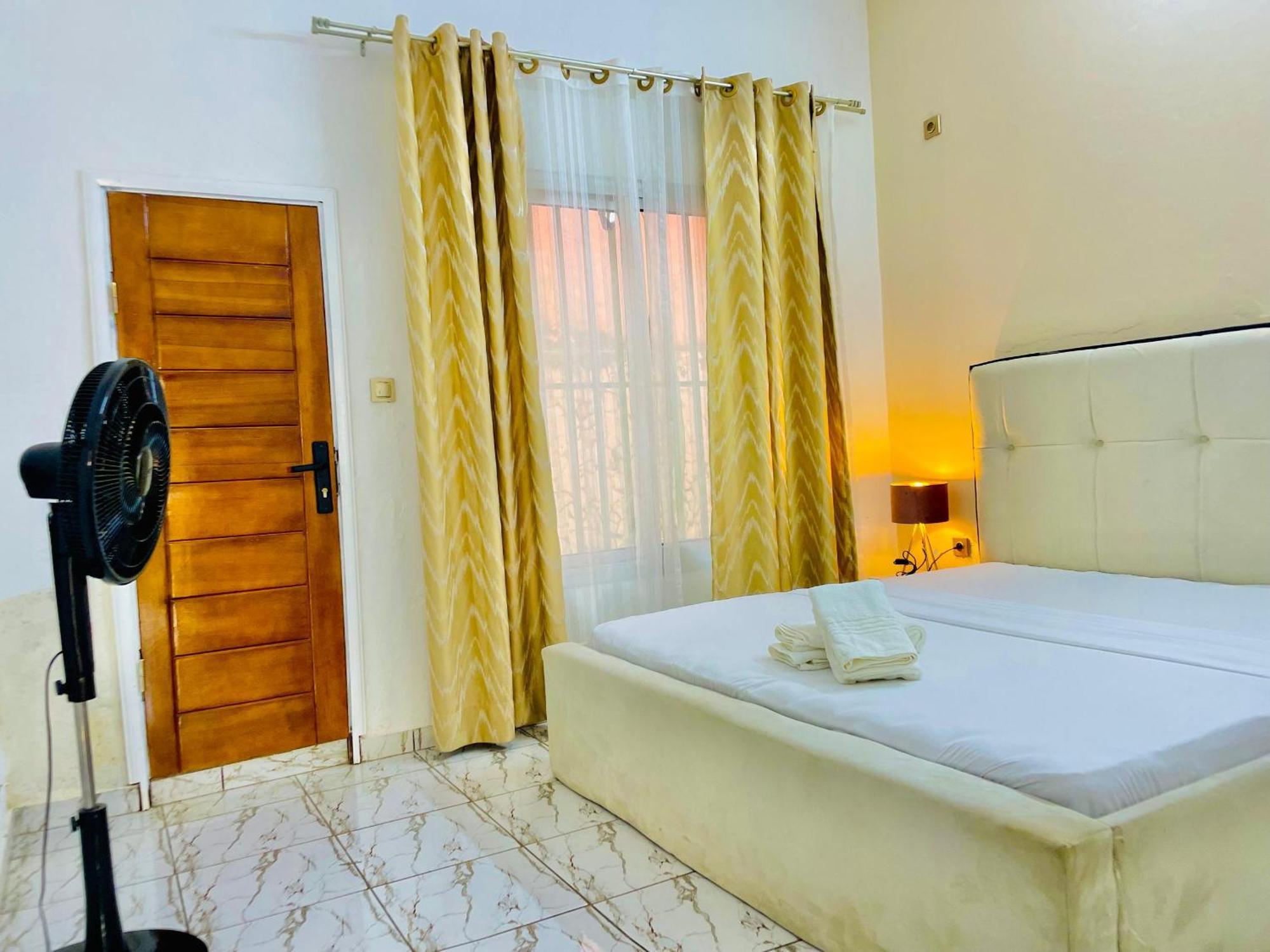 Residence Verone - Appartement Meublés Yaoundé Esterno foto