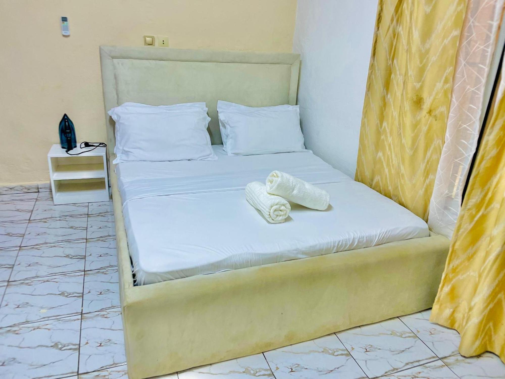 Residence Verone - Appartement Meublés Yaoundé Esterno foto